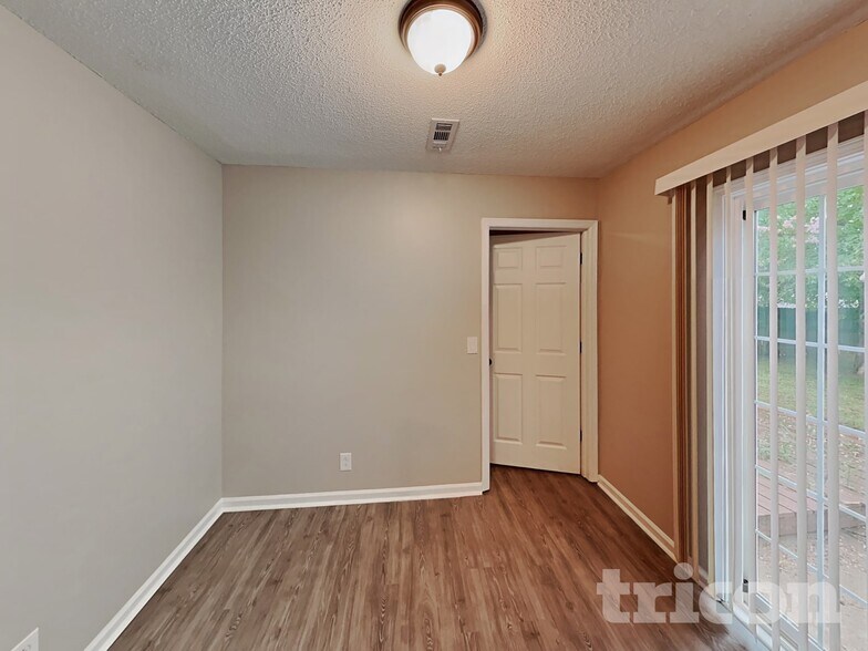 Building Photo - 911 Red Feather Trail