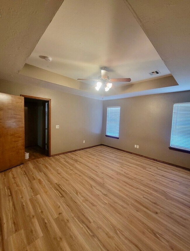 Building Photo - Beautiful 3 bed, 2 bath Home in East Moore with Bonus Room!