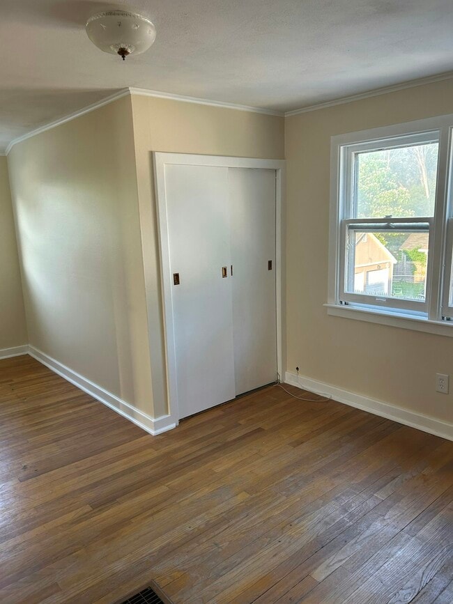 Building Photo - 213 Garden City Dr