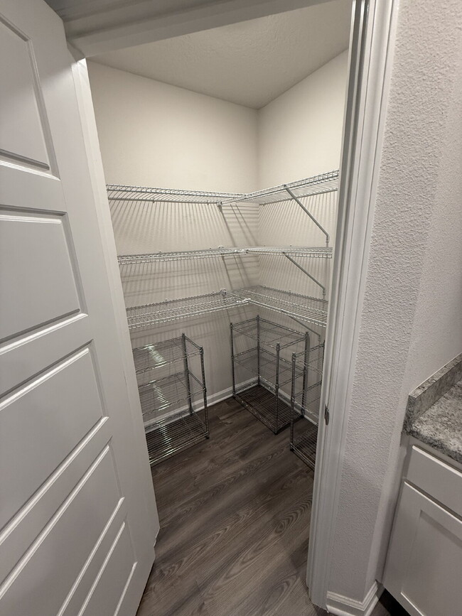 Building Photo - Spacious 4-Bedroom Rental in Quiet Pensaco...