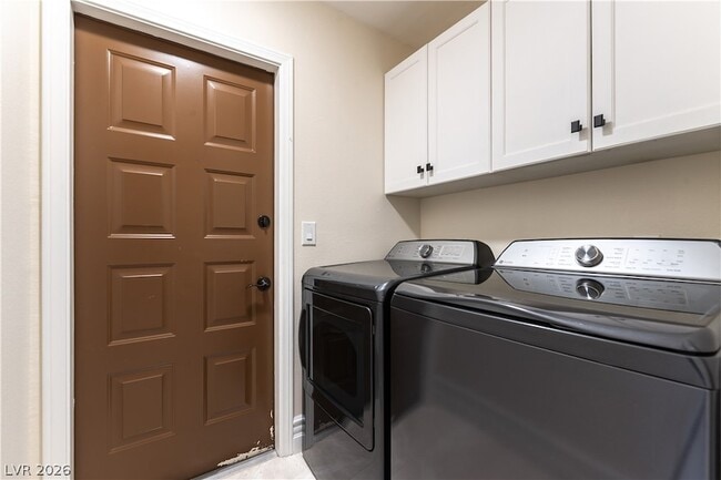 Building Photo - 2845 Queens Courtyard Dr