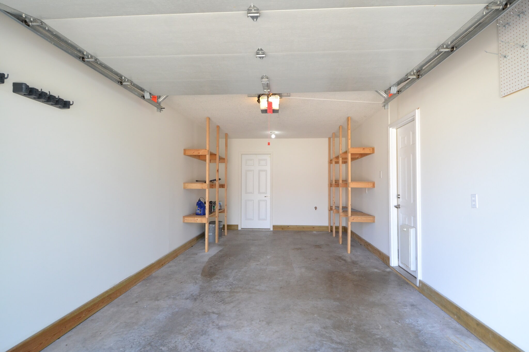 Building Photo - 1900 Salter Pl