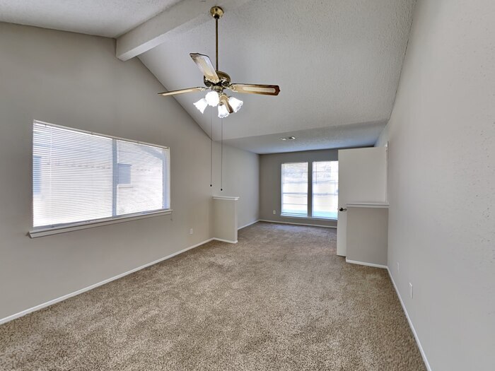Building Photo - 16302 N Cross Dr