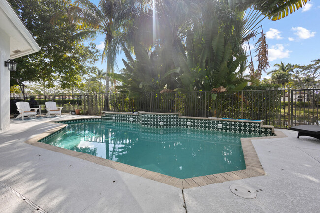 Building Photo - 3719 Oak Ridge Cir