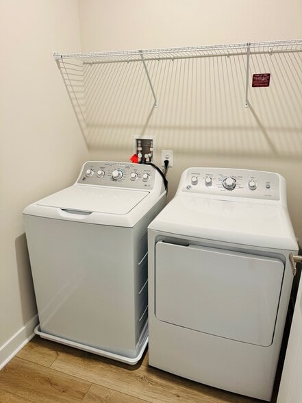 In-Unit Washer/Dryer - 7868 Blackbriar Way