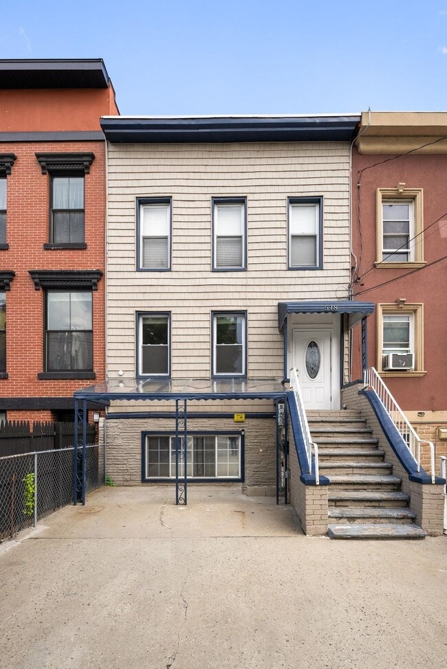 Building Photo - 518 New York Ave