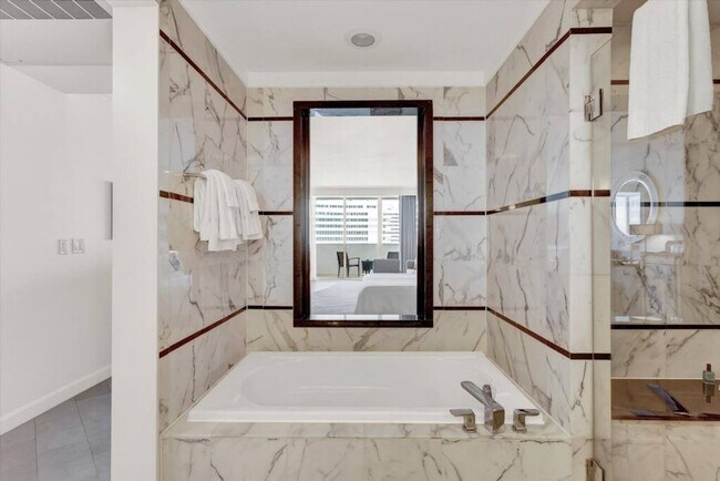Building Photo - 4391 Collins Ave
