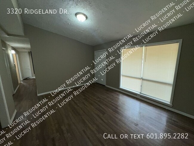 Building Photo - 3320 Ridgeland Dr