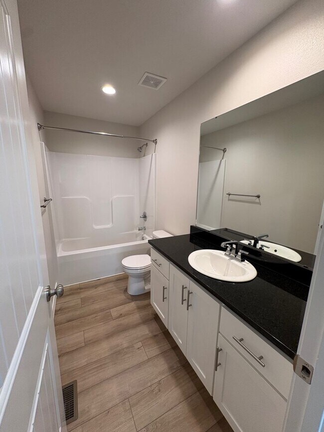 Building Photo - Check out this beautiful newly built 3-bedroom, 2-bathroom home in Springfield!