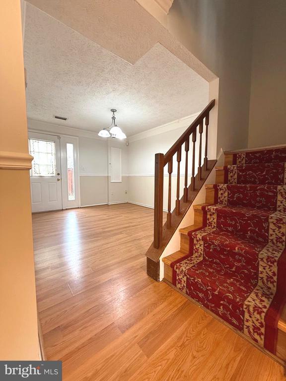 Building Photo - 19445 Breezedale Ln