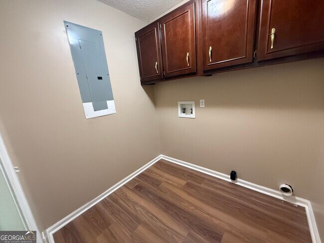 Building Photo - 525 St Andrews Cir