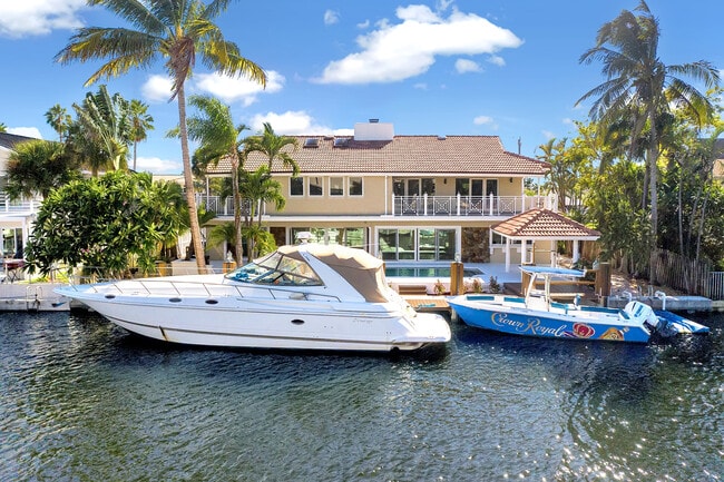 Building Photo - 937 Fern Dr