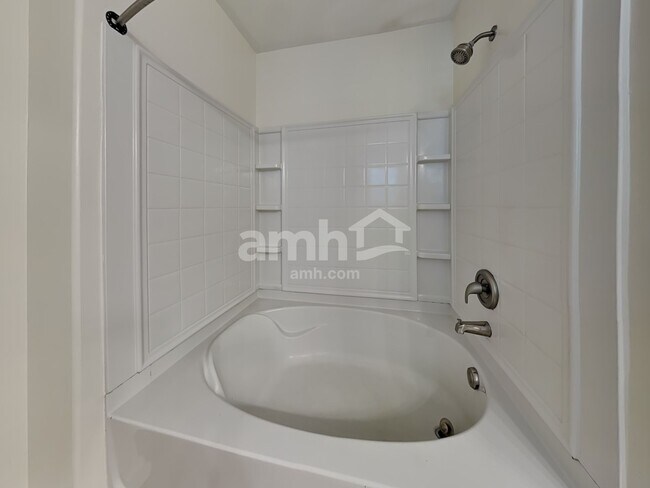 Building Photo - 163 Willow Point Cir