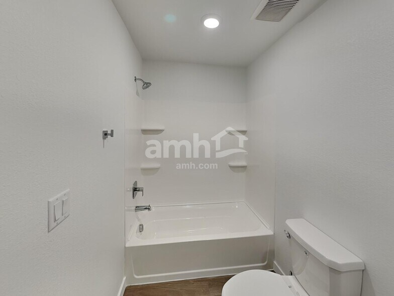 Building Photo - 26136 E Calhoun Pl