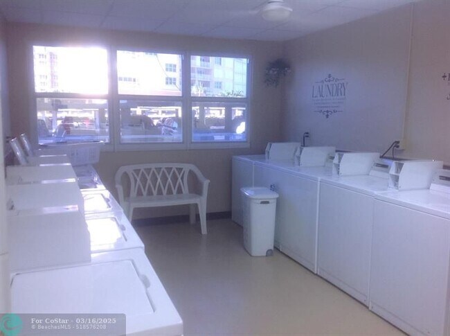 Building Photo - 305 N Pompano Beach Blvd
