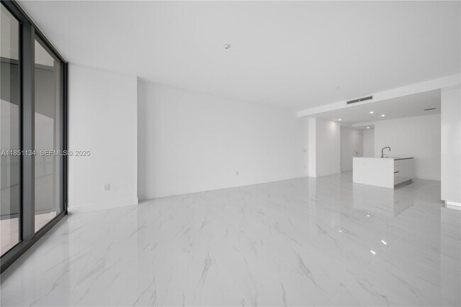 Building Photo - 700 NE 24th St