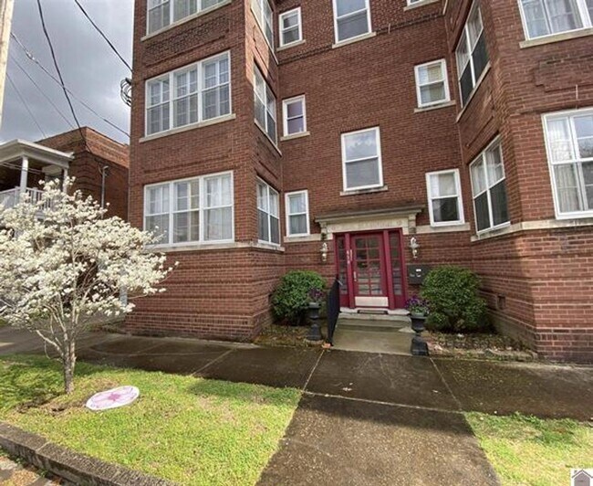 Building Photo - 618 Madison St