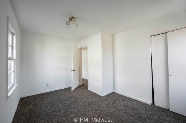 Building Photo - 4426 Kingsley Dr