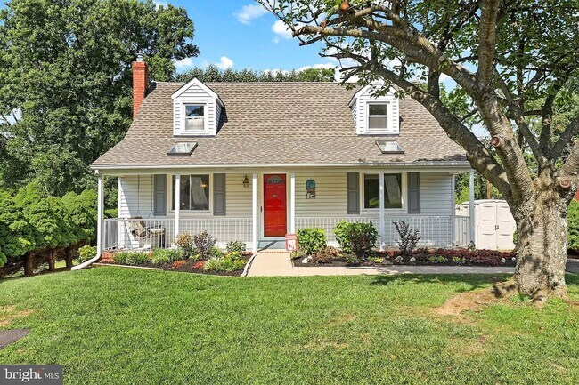 Building Photo - Picture-Perfect 2 Bedroom Home!