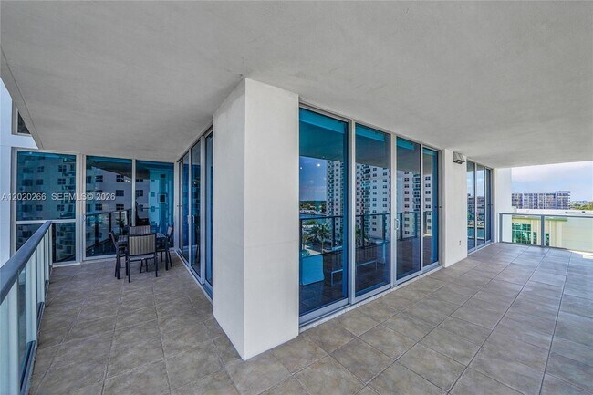 Building Photo - 3101 S Ocean Dr