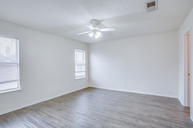 Building Photo - Adorable 3/2/2 in Cooper!