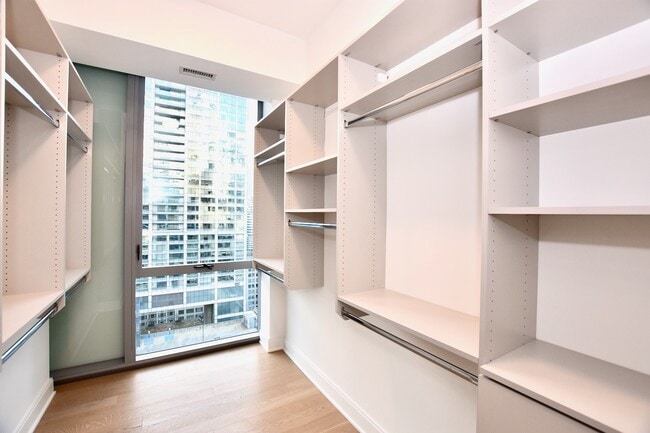 Building Photo - 60 E Randolph St