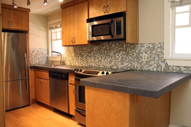 Building Photo - 1829 NW Lovejoy St