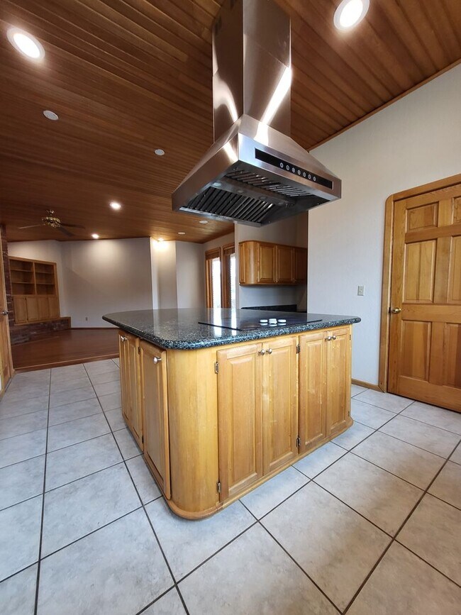 Building Photo - 604 Shadow Grove Ct