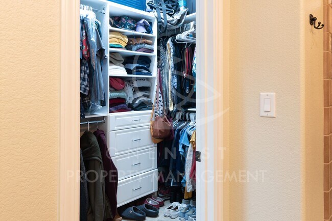 Building Photo - Beautifully maintained single-story home in Lincoln Crossing