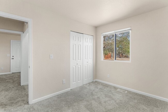 Building Photo - Newly remodeled single family home offering application fees waived as well as $200 off First Mon...