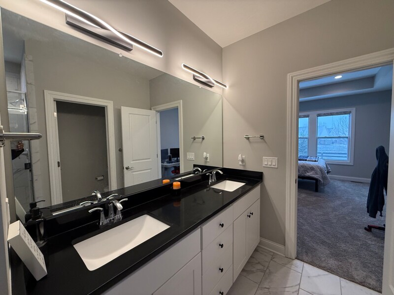 Building Photo - 391 Village Ln