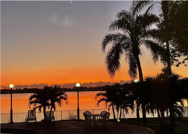 Building Photo - 2850 N Oakland Forest Dr