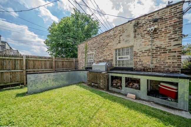 Building Photo - 7916 S Throop St