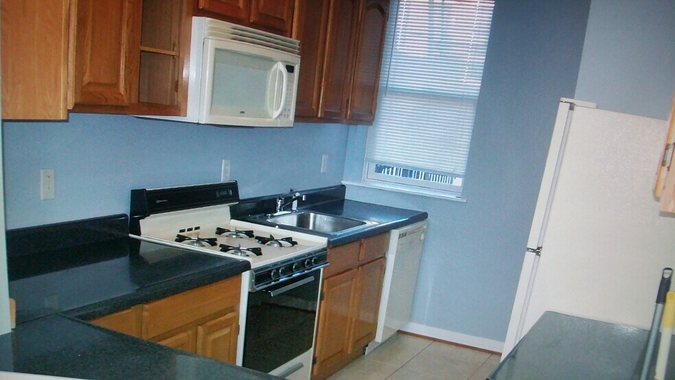 Building Photo - 19 S Broadway