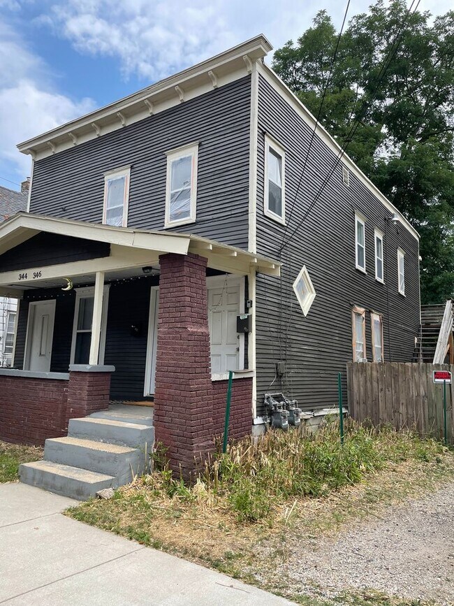 Building Photo - 346-346 Diamond Ave SE