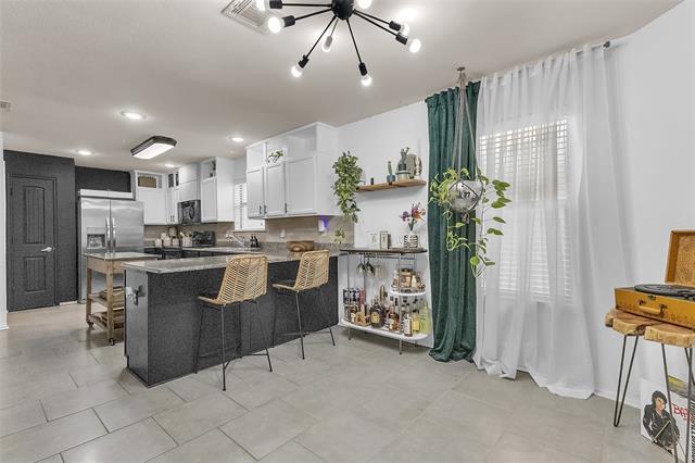 Building Photo - 2050 Lake Trail Dr