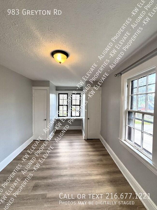 Building Photo - 983 Greyton Rd