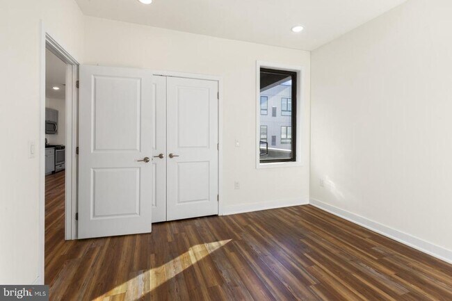 Building Photo - 2411 Kensington Ave