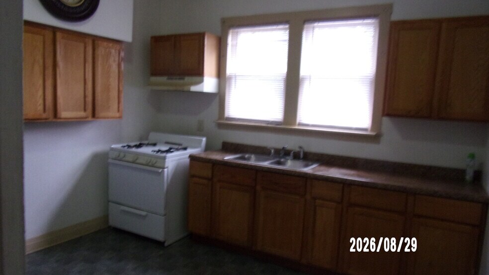 Building Photo - 112 W 113th Pl