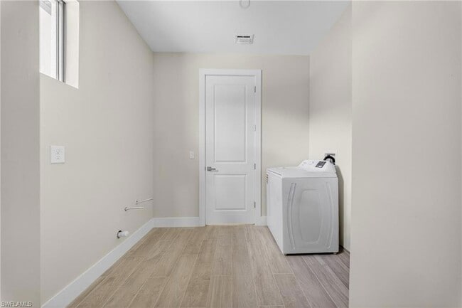 Building Photo - 1204 Moore Ave