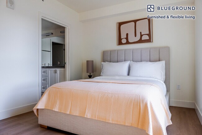 Building Photo - 10301 NE 10th St