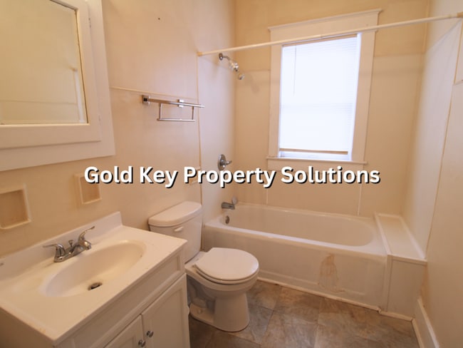 Building Photo - Large 2 BR 1 BA House Near Downtown Anderson (NO SECTION 8)