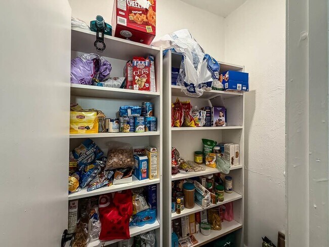 Building Photo - 127 Mallory Ave