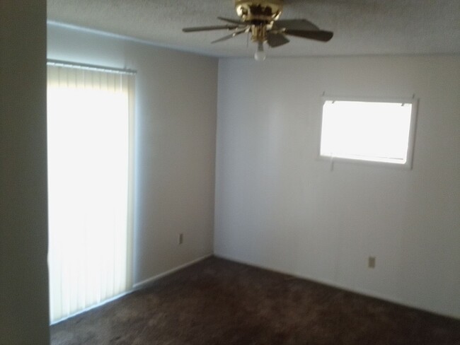 Building Photo - Cute 3 bedroom 2 bath in Desert Heights