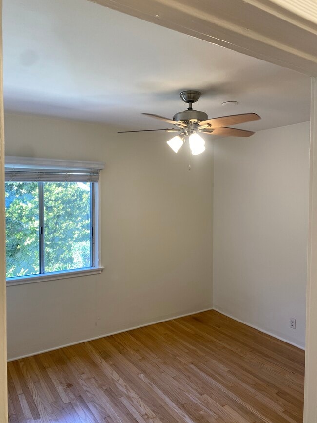 Bedroom - 2550 Greenfield Ave