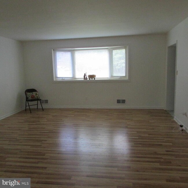 Building Photo - 2700 Sulgrave Ave