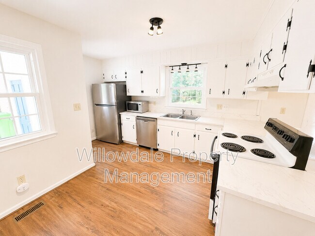 Building Photo - 2312 Sierra Dr