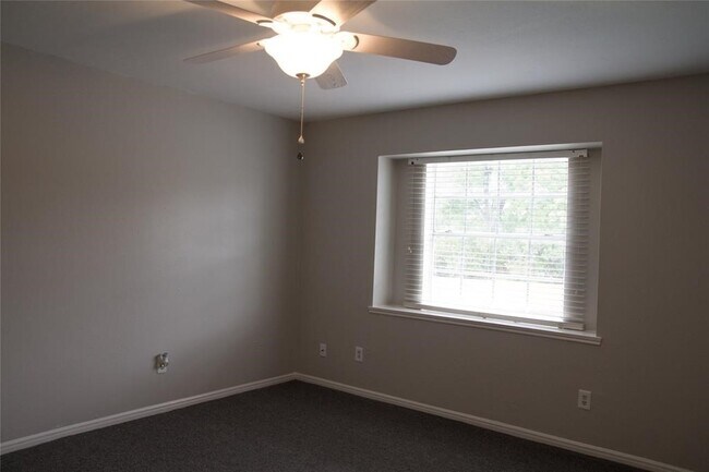 Building Photo - 3802 Willow Springs Ln