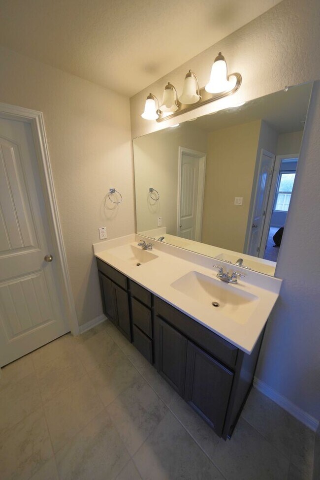 Building Photo - Beautiful like-new home now available in W...