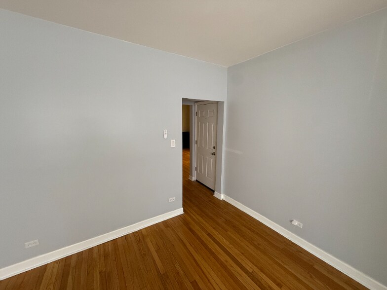 Building Photo - 7204 S Cornell Ave